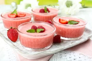 Mousse de morango com a fruta